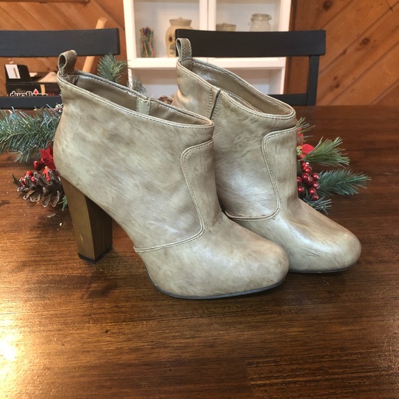 Sassy high heeled boots - Picture 2 of 4